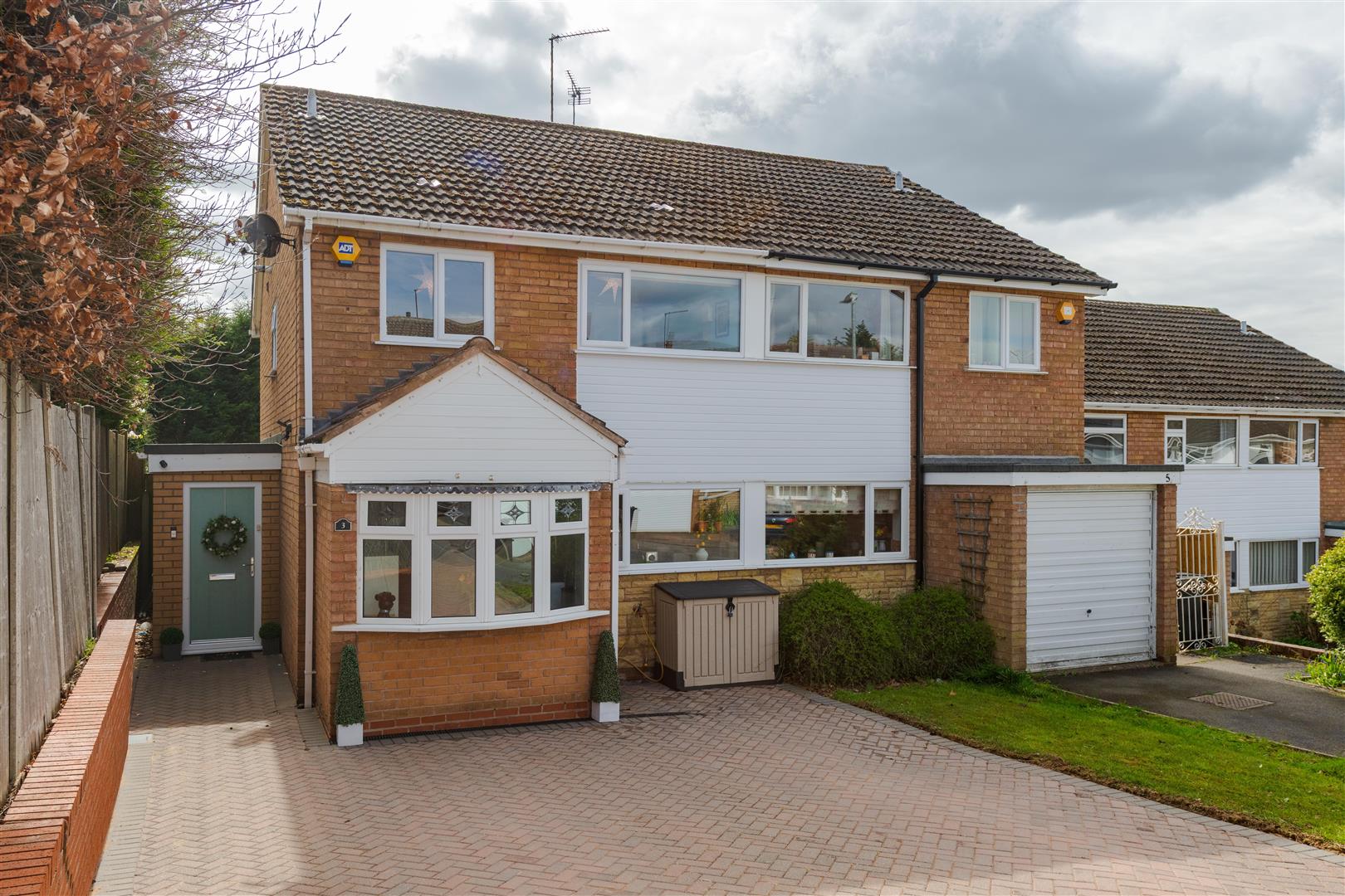 3 bed property in Eton Walk, Stourbridge